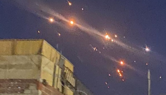 بالفيديو.. ضربات أمريكية لناقلات إيران.. وطهران ترد بالصواريخ
