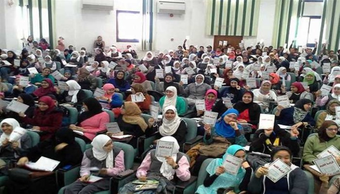 الدروس الخصوصية تلتهم دخل الأسرة المصرية.. ومحدودو الدخل الأكثر تضررًا