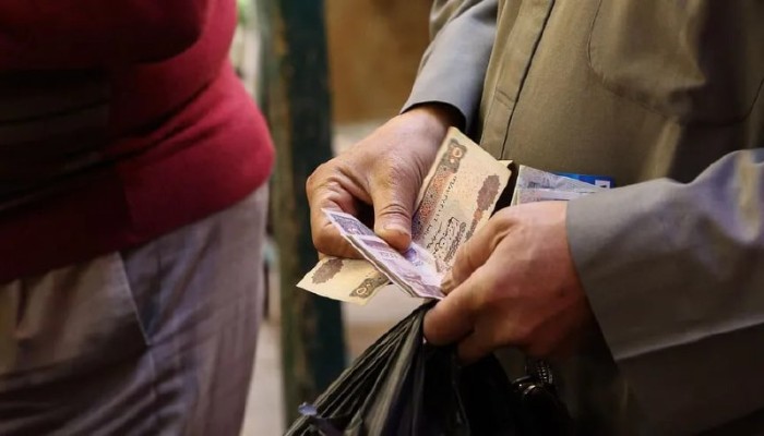 الحكومة تمهد لصرف الدعم نقدًا بعد يناير 2027.. وخبراء يحذرون من التهام الغلاء لحقوق الفقراء
