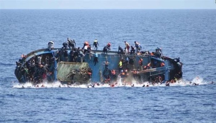 مصرع وإصابة 10 أشخاص في غرق مركب هجرة قبالة الإسكندرية