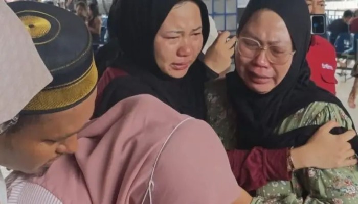 فيديو || غرق سفينة إندونيسية تقل 243 شخصًا