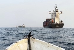 ميدل إيست آي || ماذا تعني سيطرة الحوثيين على باب المندب؟