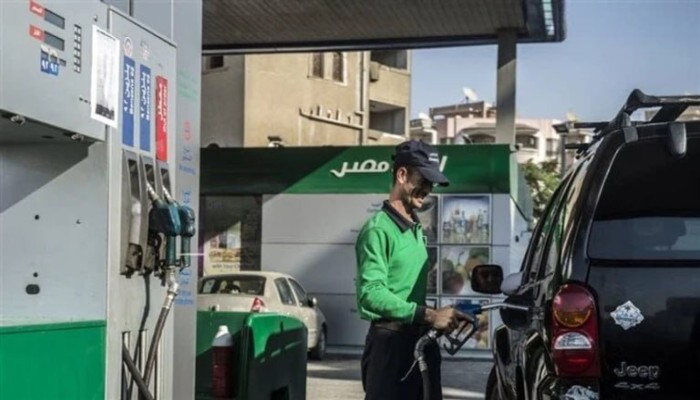 الوقود يقترب من زيادة جديدة.. والمصريون يدفعون ثمن سياسة لا تمنحهم فرصة لالتقاط أنفاسه