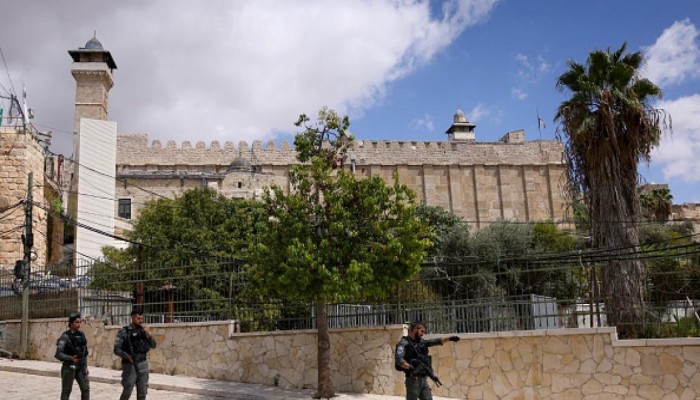 إغلاق الحرم الإبراهيمي واقتحام الأقصى يدفعان المقدسات الفلسطينية إلى قلب تصعيد إسرائيلي جديد في الضفة