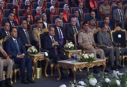 السيسي ينفي عسكرة الدولة بينما يتحول اعتماد الوظائف الحساسة بالدولة لموافقة الأكاديمية العسكرية