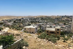 المنصة || مستوطنون بملابس الرعاة.. قرية المغير بالضفة الغربية تحت حصار واعتداءات يومية