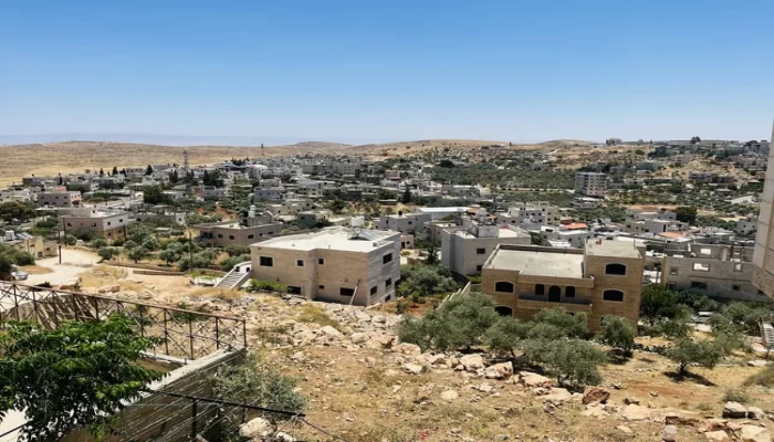المنصة || مستوطنون بملابس الرعاة.. قرية المغير بالضفة الغربية تحت حصار واعتداءات يومية