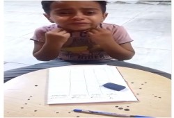 دموع الطفل عماد تفضح أعباء الدراسة وتضع الحكومة أمام مطالب بوقف إنهاك الأطفال بالمناهج والتقييمات