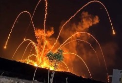 انفجارات ضخمة بموقع للجيش السوري في ريف حلب تغلق الطريق مع دمشق(فيديو)