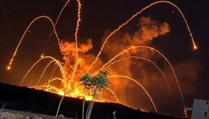 انفجارات ضخمة بموقع للجيش السوري في ريف حلب تغلق الطريق مع دمشق(فيديو)