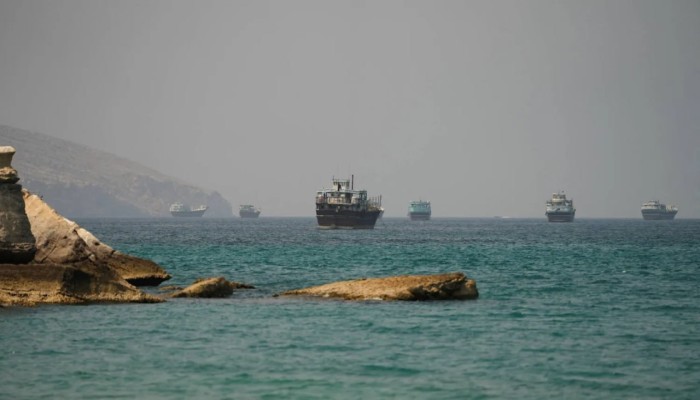 هبوط حركة عبور هرمز من 37 إلى 17 سفينة يضغط على صادرات الخليج النفطية والغازية