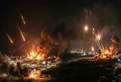 طهران تتحرك دبلوماسياً وتلوح بالرد العسكري ضد أمريكا وحلفائها