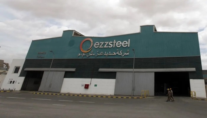 حديد عز ترفع الأسعار 1000 جنيه.. وتكاليف الإنتاج تضغط على السوق والرسوم تحاصر الصادرات