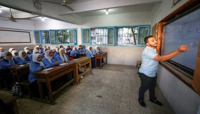 بعد أيام من بدء الدراسة.. مدارس حكومية تبحث عن معلمين و50 جنيهًا للحصة يفضحان أزمة العجز في الفصول
