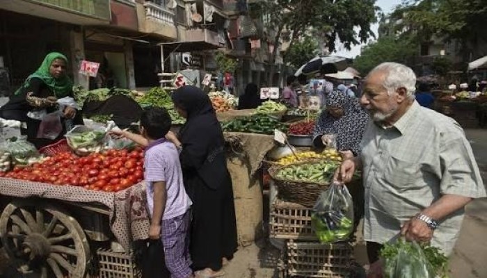 أجور المصريين ترتفع لكن تكاليف المعيشة تتسارع والعمال يفتقرون إلى التأثير في تحديد أجورهم