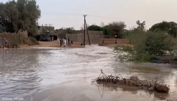 "ليلة عصيبة" في ليبيا.. سيول تجتاح الطرق وتحاصر عالقين واستنفار لإنقاذ السكان