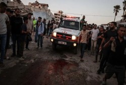 الاحتلال يصيب 3 فلسطينيين في غزة ويلاحق النازحين والصيادين ويوسع اقتحاماته بالضفة