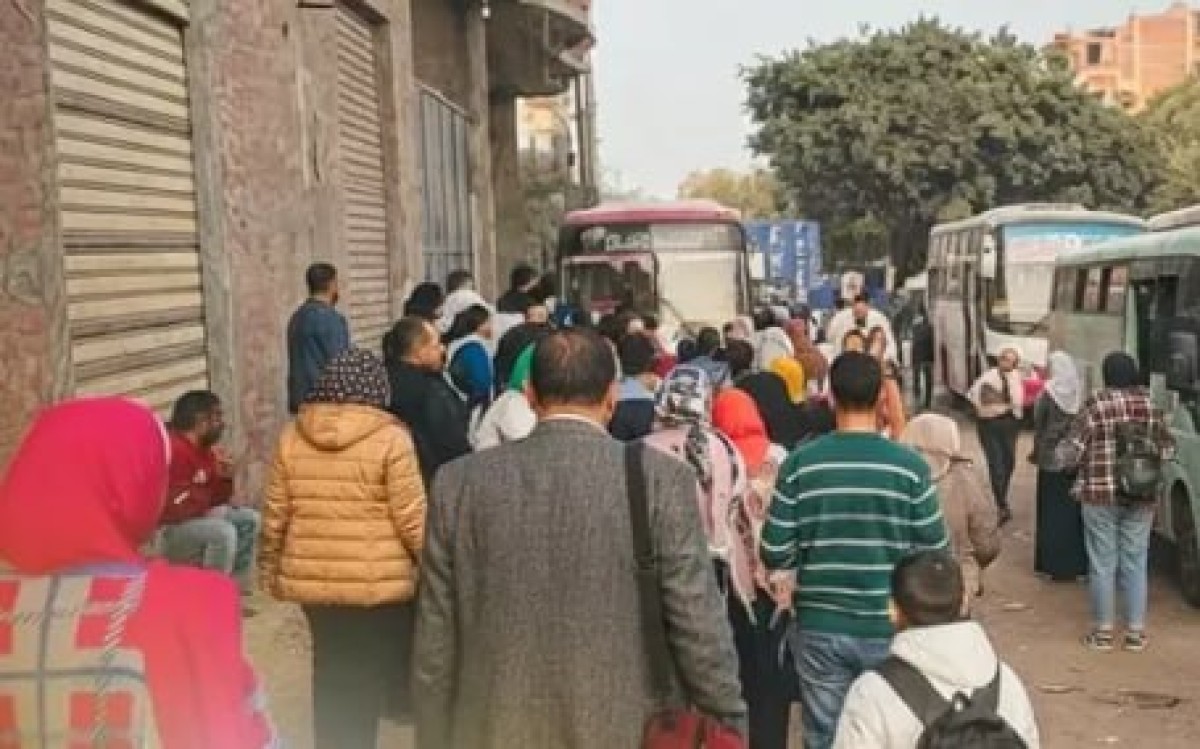 موقف جديد لم ينهِ معاناة الركاب.. سنوات من تعطل المواصلات تحاصر كفر شكر بالقليوبية