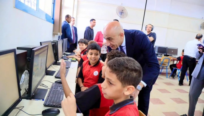 تطوير بلا إعداد.. شكاوى الأسر من صعوبة مناهج التعليم الأساسي الجديدة تصل إلى البرلمان
