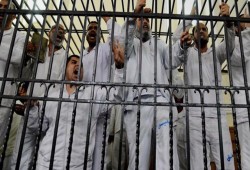 السجن 3 سنوات بتهمة إهانة القضاء للمعتقل "زياد طارق" بعد احتجاجه داخل القفص
