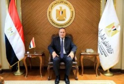 وزير التعليم العالي يختصر المشاكل التعليمية في إعادة المسرح الجامعي!!