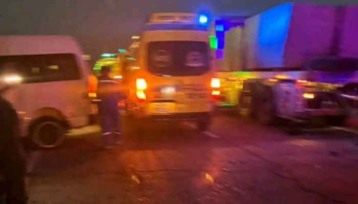 مصرع شخص وإصابة 13 في تصادم ميكروباص عمال بترول وتريلا بطريق رأس غارب الزعفرانة