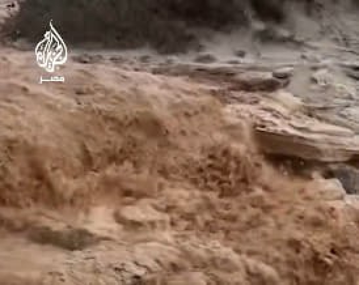 فيديو || أمطار المثاني بمرسى مطروح تضيع في البحر وسط تقاعس حكومة السيسي عن إدارة الموارد المائية