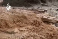 فيديو || أمطار المثاني بمرسى مطروح تضيع في البحر وسط تقاعس حكومة السيسي عن إدارة الموارد المائية