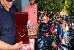 شاهد|| عروس جزائرية يتيمة طلبت دجاجتين فتدفقت عليها الهدايا والذهب