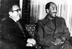 حرب أكتوبر 1973: استراتيجية السادات وصراع القيادة