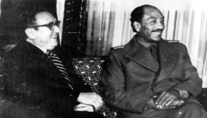 حرب أكتوبر 1973: استراتيجية السادات وصراع القيادة