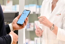 نقابة الصيادلة تطالب بإلزام الأطباء بالروشتات الإلكترونية.. وتقاعس الحكومة يهدد بأخطاء دوائية خطيرة