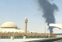 هجمات الحوثيين تضرب مطار الرياض وتكشف كلفة الحرب السعودية على اليمن
