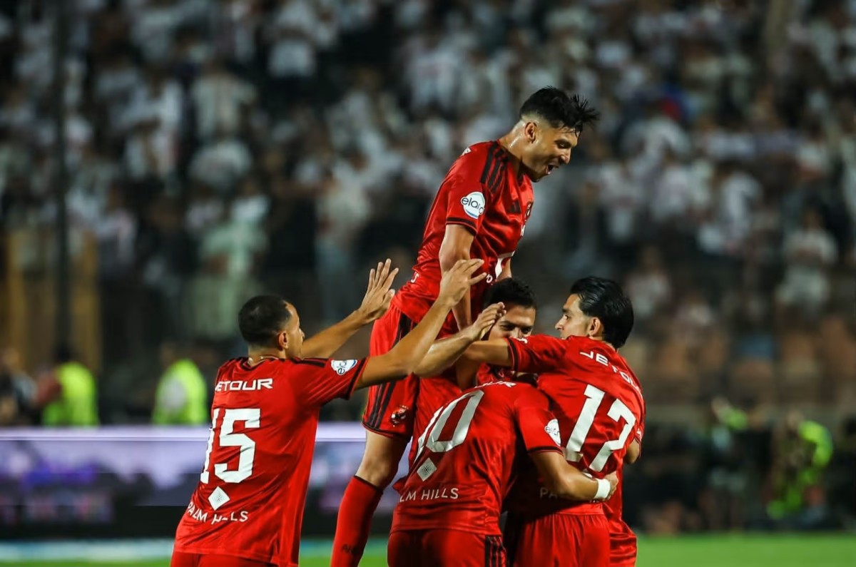 القمة حمراء».. الأهلي يُسقط الزمالك بثنائية ويعتلي صدارة الدوري (فيديو)