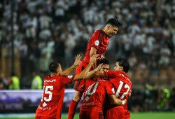 القمة حمراء».. الأهلي يُسقط الزمالك بثنائية ويعتلي صدارة الدوري (فيديو)