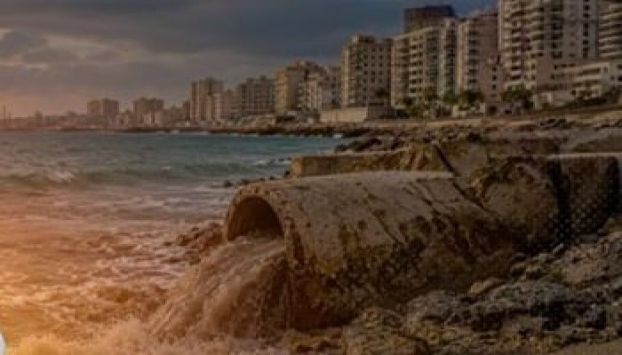 الصرف الصحي يحاصر شاطئ الدخيلة بالإسكندرية وشكاوى من تجاهل المسئولين للكارثة رغم ثبوتها بتحاليل رسمية