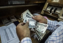 بين نمو رسمي عند 5.1% وتضخم يلامس 14%.. لماذا تغيب عوائد الاقتصاد عن حياة المصريين؟