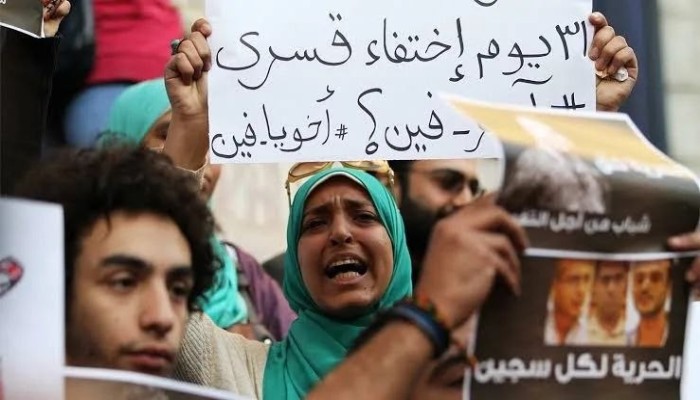 نون بوست || مصر تنفي الاختفاء القسري خارج السجلات الرسمية.. وعائلات تبحث عن مصير ذويها
