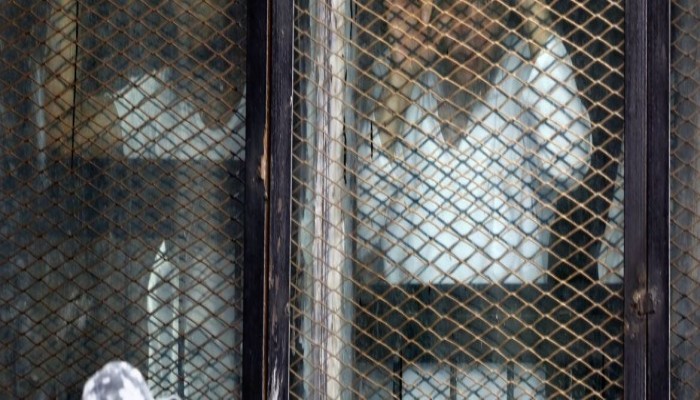 مدى مصر || احتجاجات في عدة سجون وترحيل عقابي للمحتجزين وسط تأجيل تطبيق قانون الإجراءات الجنائية