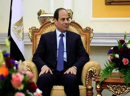 وعود تتبخر أمام التمسك بالكرسي: فهل يصدق السيسي بعدم المساس بالدستور بعدما نسف تعهداته السابقة بتعديلات 2019 للبقاء حتى 2030؟