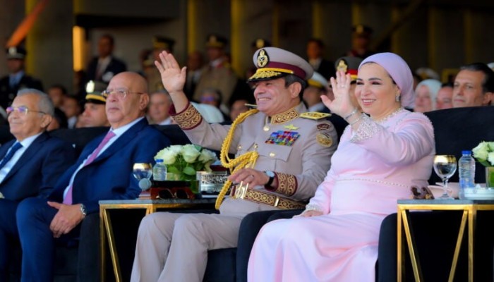 من المنصة العسكرية إلى طابور الشرطة... كيف يحاصر عبدالفتاح السيسي المطالب الشعبية بفزاعة الفوضى؟