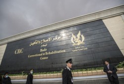 تجريد الزنازين ومصادرة المتعلقات البسيطة.. إجراءات أمنية قمعية وتصعيد ضد معتقلي سجن بدر