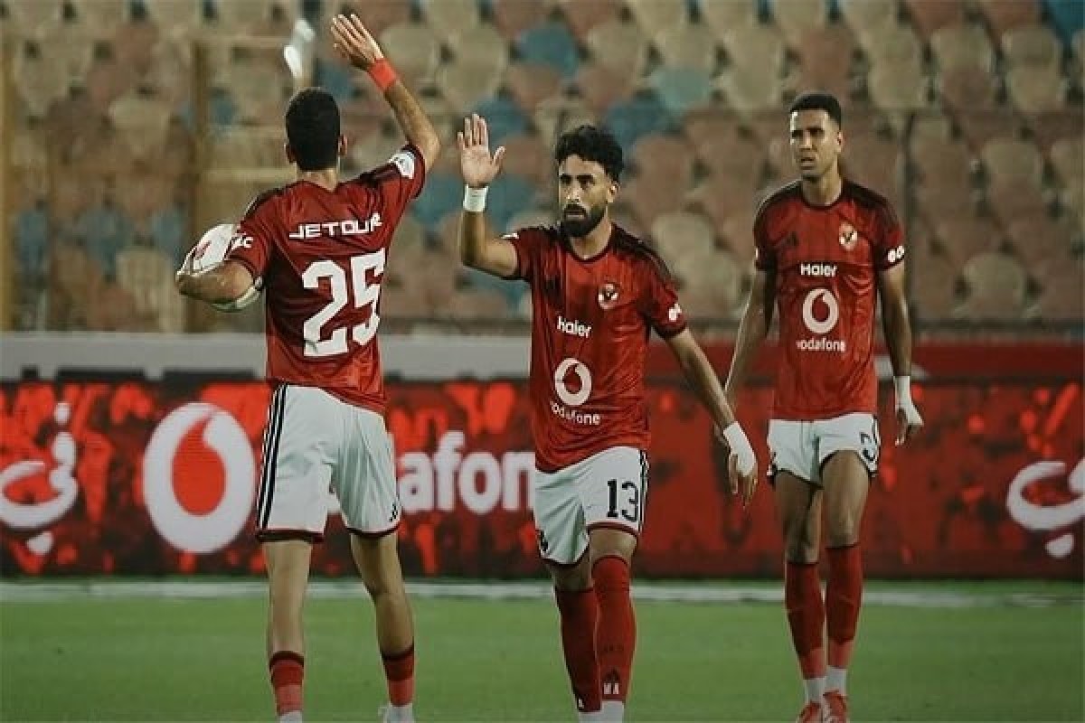 الأهلي وبرشلونة يتصدران مواجهات اليوم.. و هذه هي القنوات الناقلة