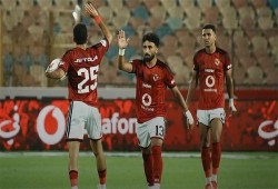 الأهلي وبرشلونة يتصدران مواجهات اليوم.. و هذه هي القنوات الناقلة