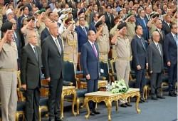 صراع الأجنحة يحاصر رأس السلطة.. مَنْ أجبر السيسي على تحديد موعد ترك الحكم ووضع خارطة طريق لمن بعده؟
