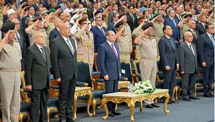 صراع الأجنحة يحاصر رأس السلطة.. مَنْ أجبر السيسي على تحديد موعد ترك الحكم ووضع خارطة طريق لمن بعده؟