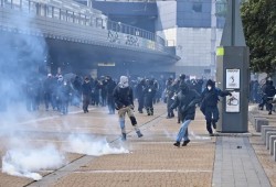 بالفيديو.. من فرنسا لإيطاليا: احتجاجات أوروبا تتسع بسبب الغلاء والسكن وتراجع الخدمات