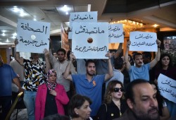 نون بوست || كيف تحوّل وسائل الإعلام المؤيدة للحكومة في مصر الصحفيين إلى أعداء؟