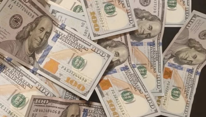 المنصة || الدولار يسجل أعلى مستوى منذ أبريل