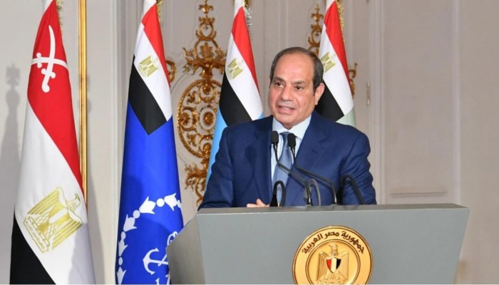 الدولار يقفز لمستوى قياسي عند 55.38 جنيه.. هل حديث السيسي للمصريين عن رحيله عام 2030 للتغطية على الغلاء؟
